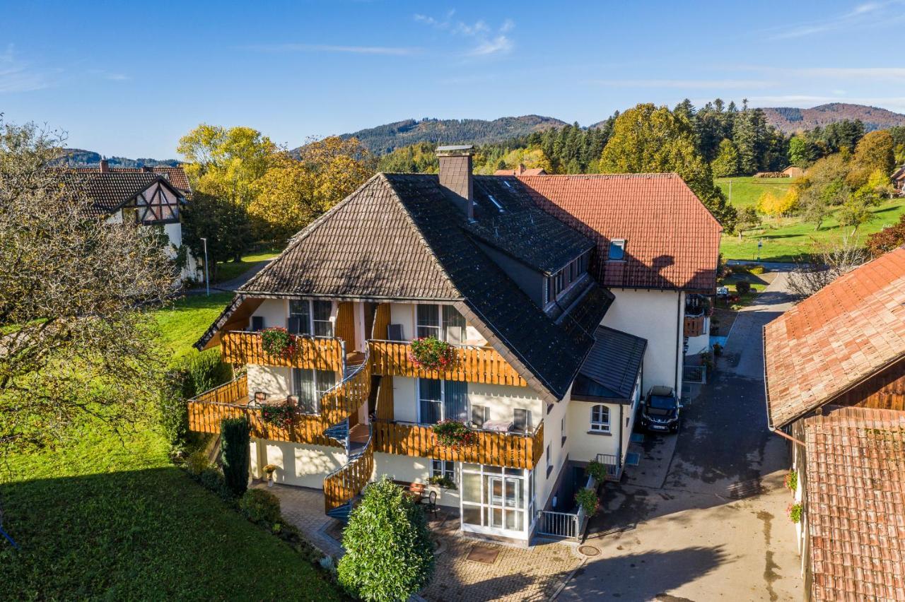 Hotel-Restaurant Sennhuette Im Herzen Des Suedschwarzwalds Kleines Wiesental Exterior photo